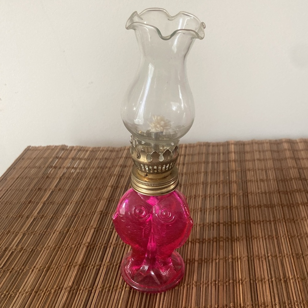 Vintage Pink Glass Oil Kerosene Lamp Fish Design Clear Top Medium Sized 8 Inches - Picture 4 of 7